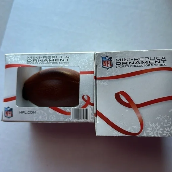 Dallas Cowboy collector series, football ornaments officially licensed, NFL NWT - Picture 4 of 6
